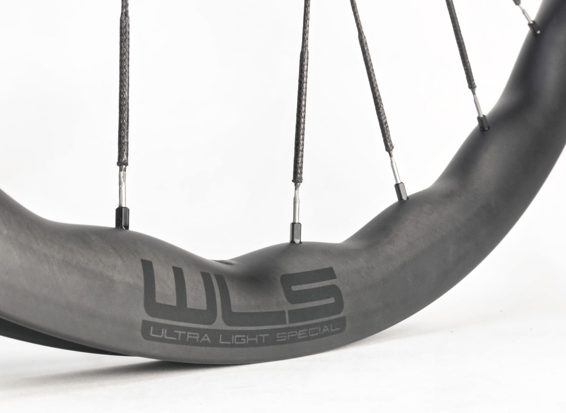 carbon Tailwind wheel with