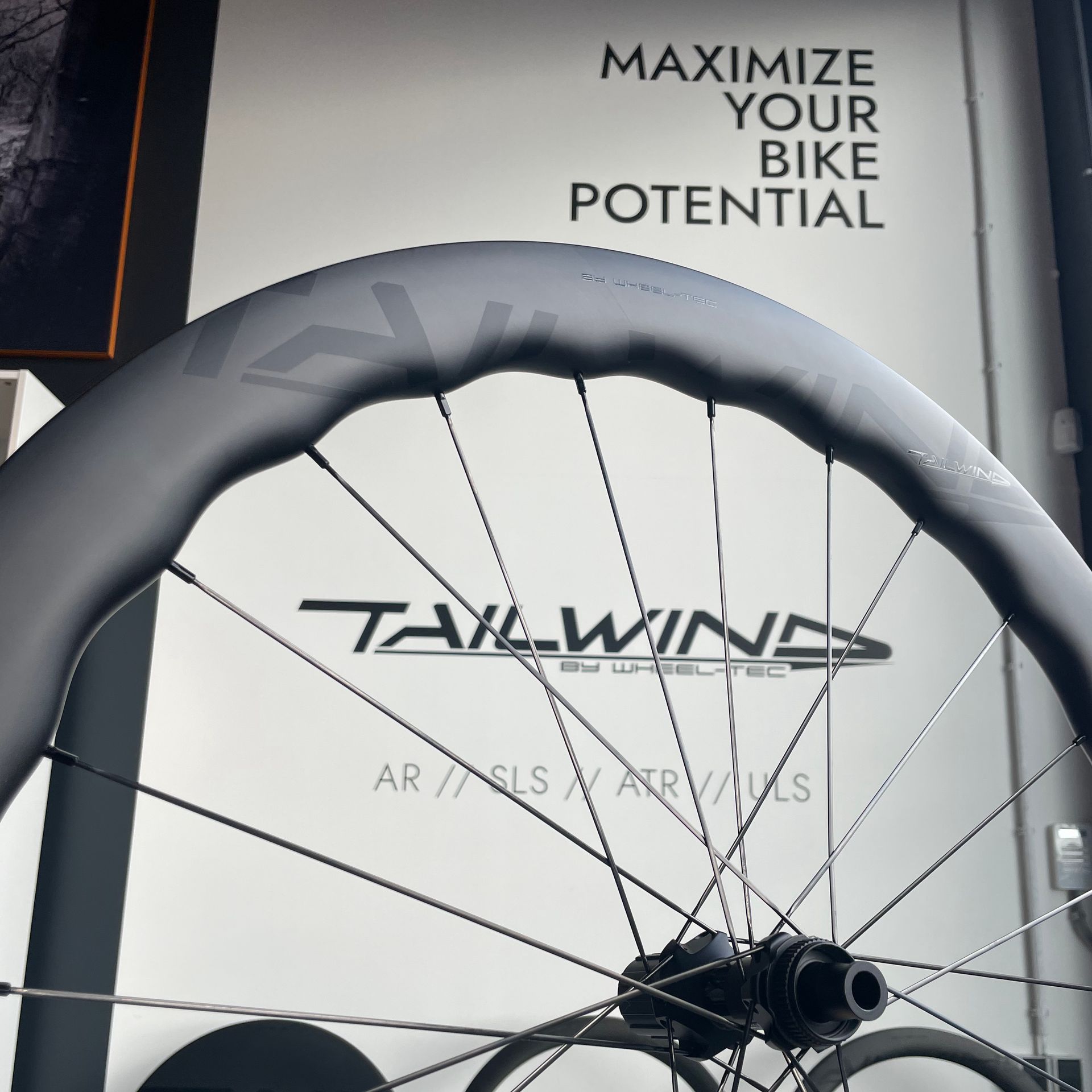 tailwind carbon waved wheels photo