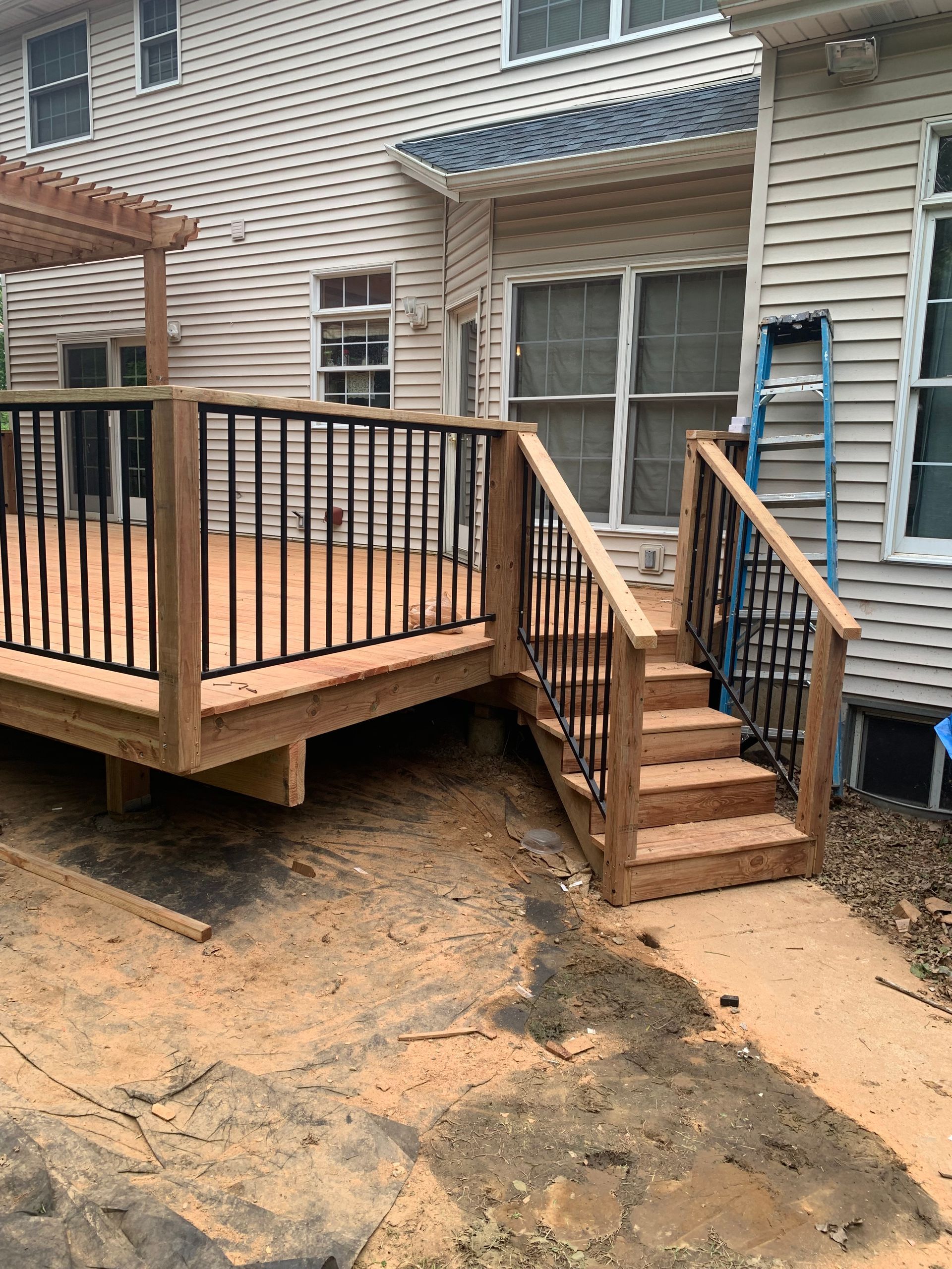 a wooden deck is being built on the side of a house
