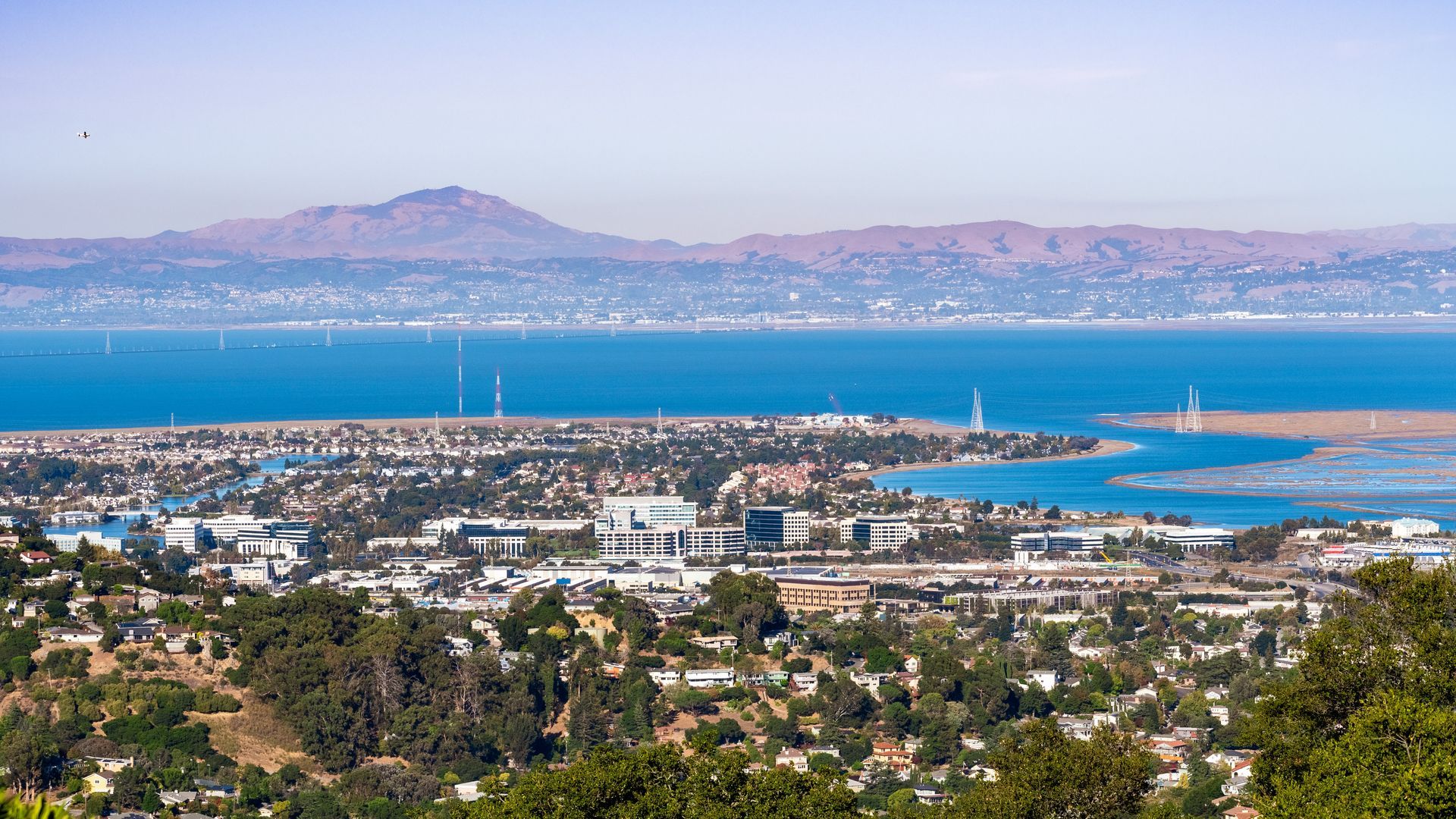 A sign that says city of san carlos on it