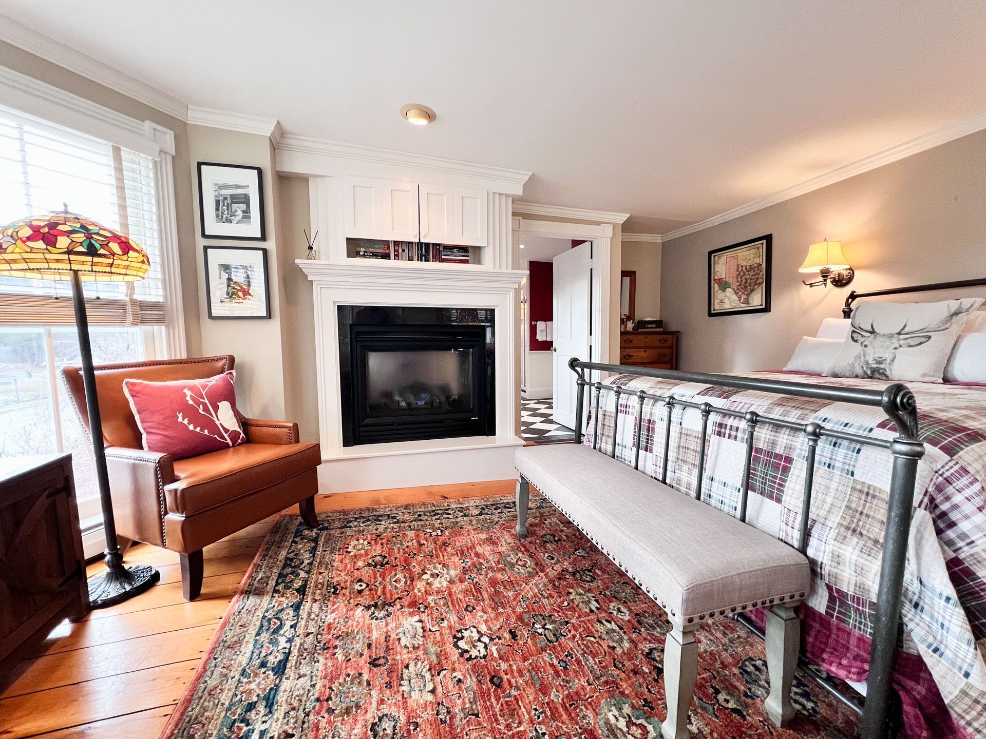 Charming rooms at Four Columns Inn & 1832 Tavern