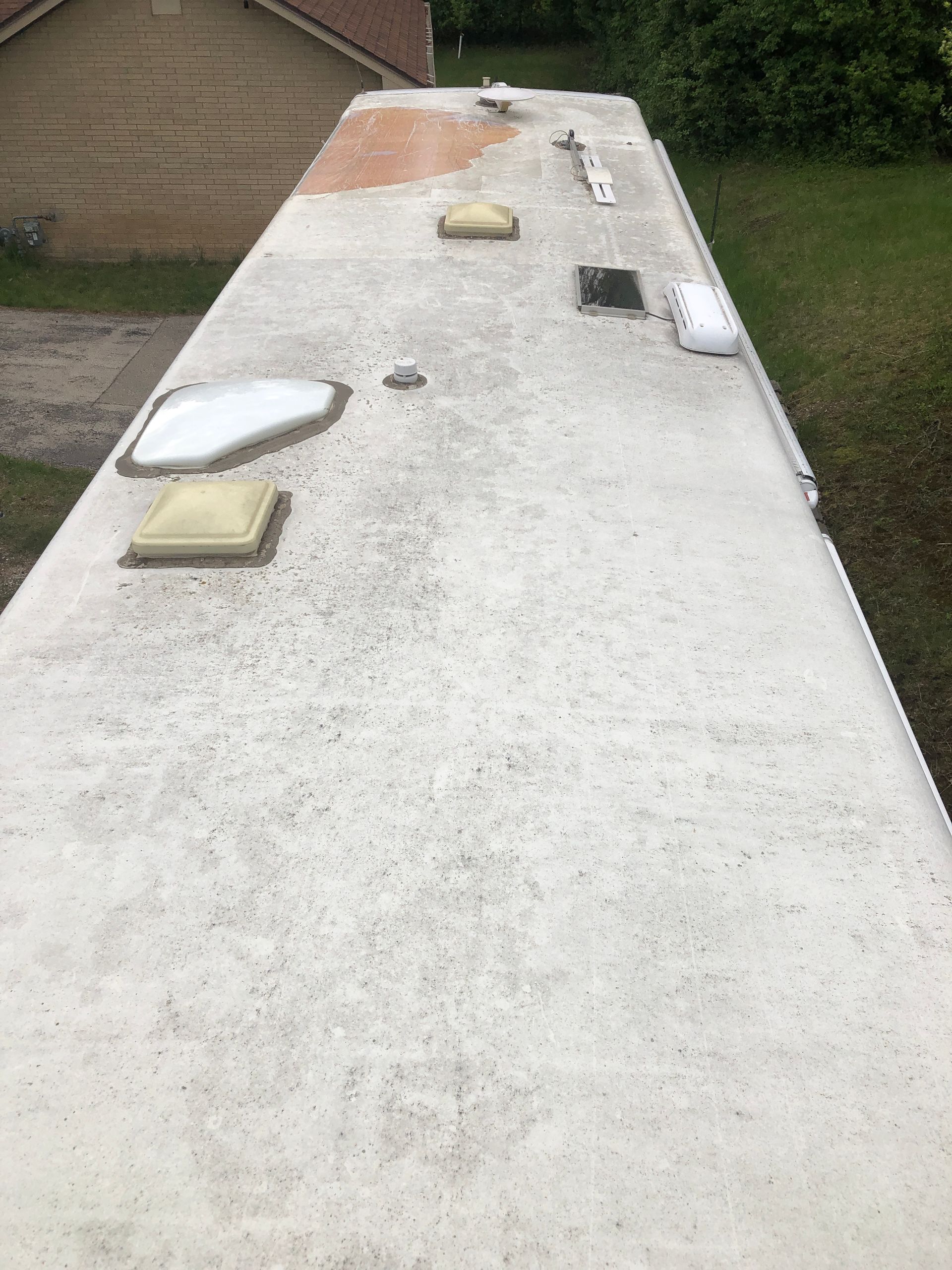 An RV Roof in need of repairs