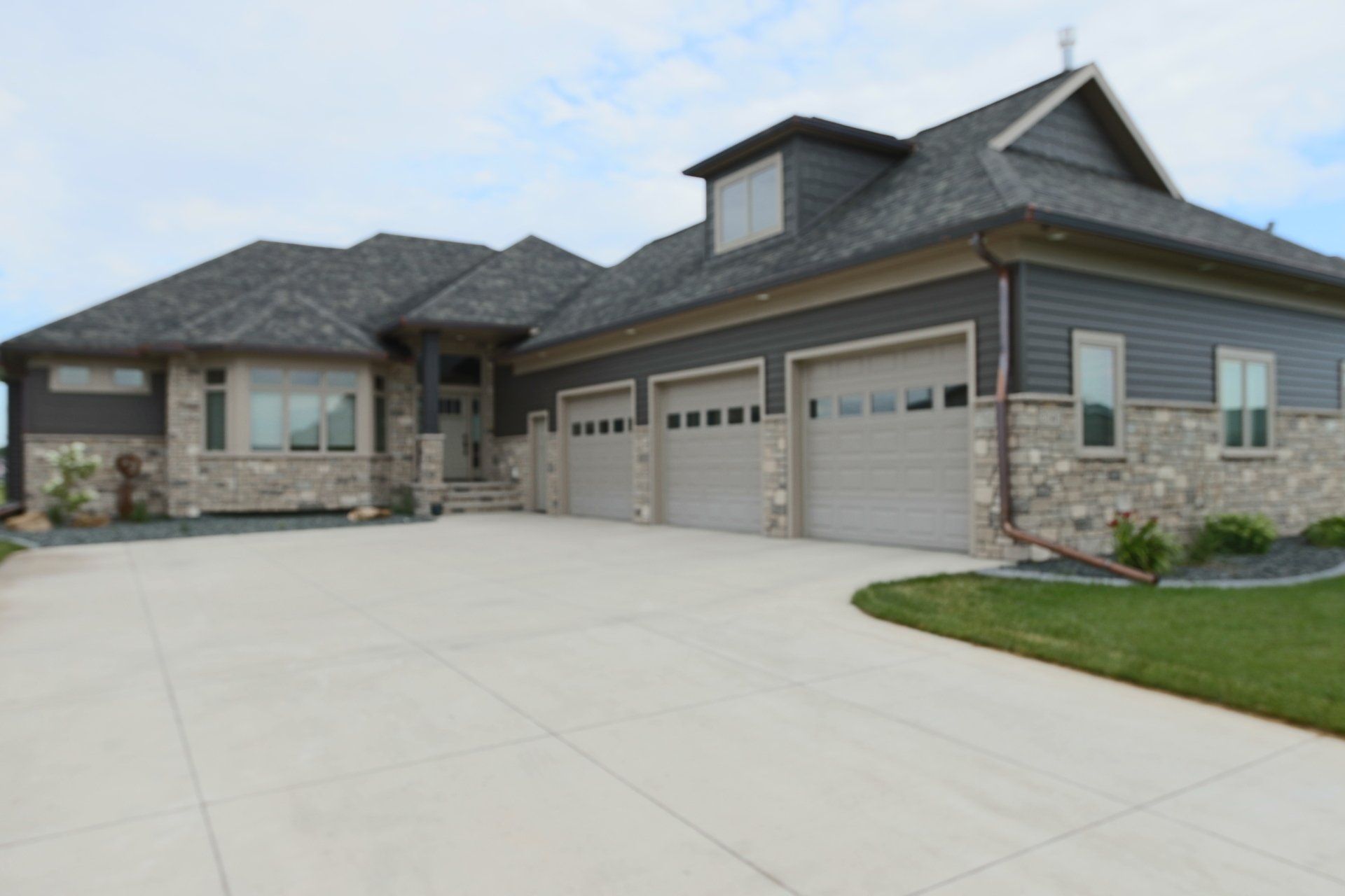 Seamless Siding for Residential Applications