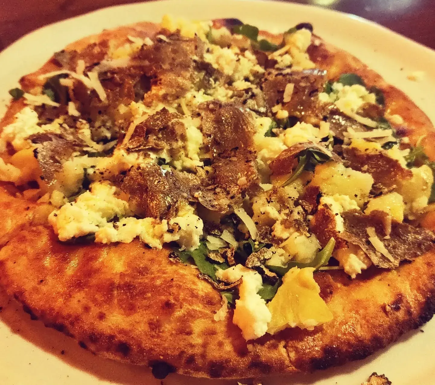 pizza cotta in forno a legna da OSTERIA DEL CARRO