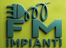 Logo “FM Impianti” color petrolio su sfondo verde lime, con una spina elettrica stilizzata e il relativo cavo.