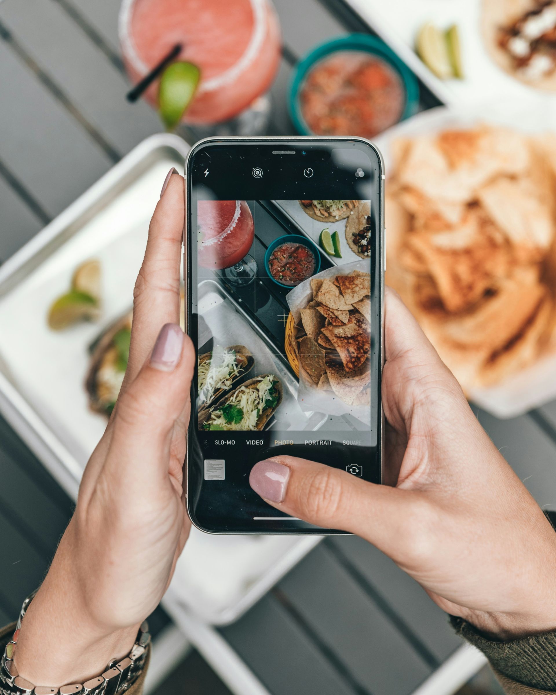 Photographing food with a smartphone
