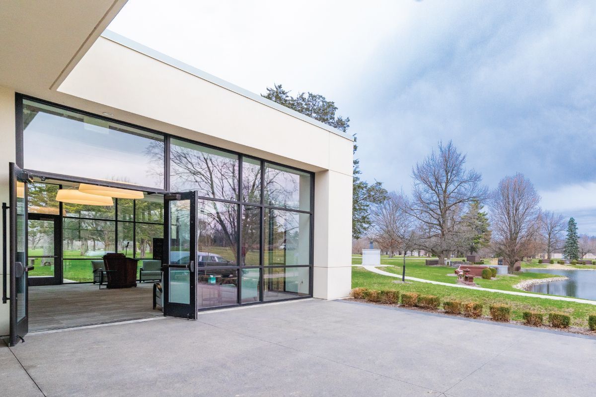 Oaklawn Memorial Gardens Outside View