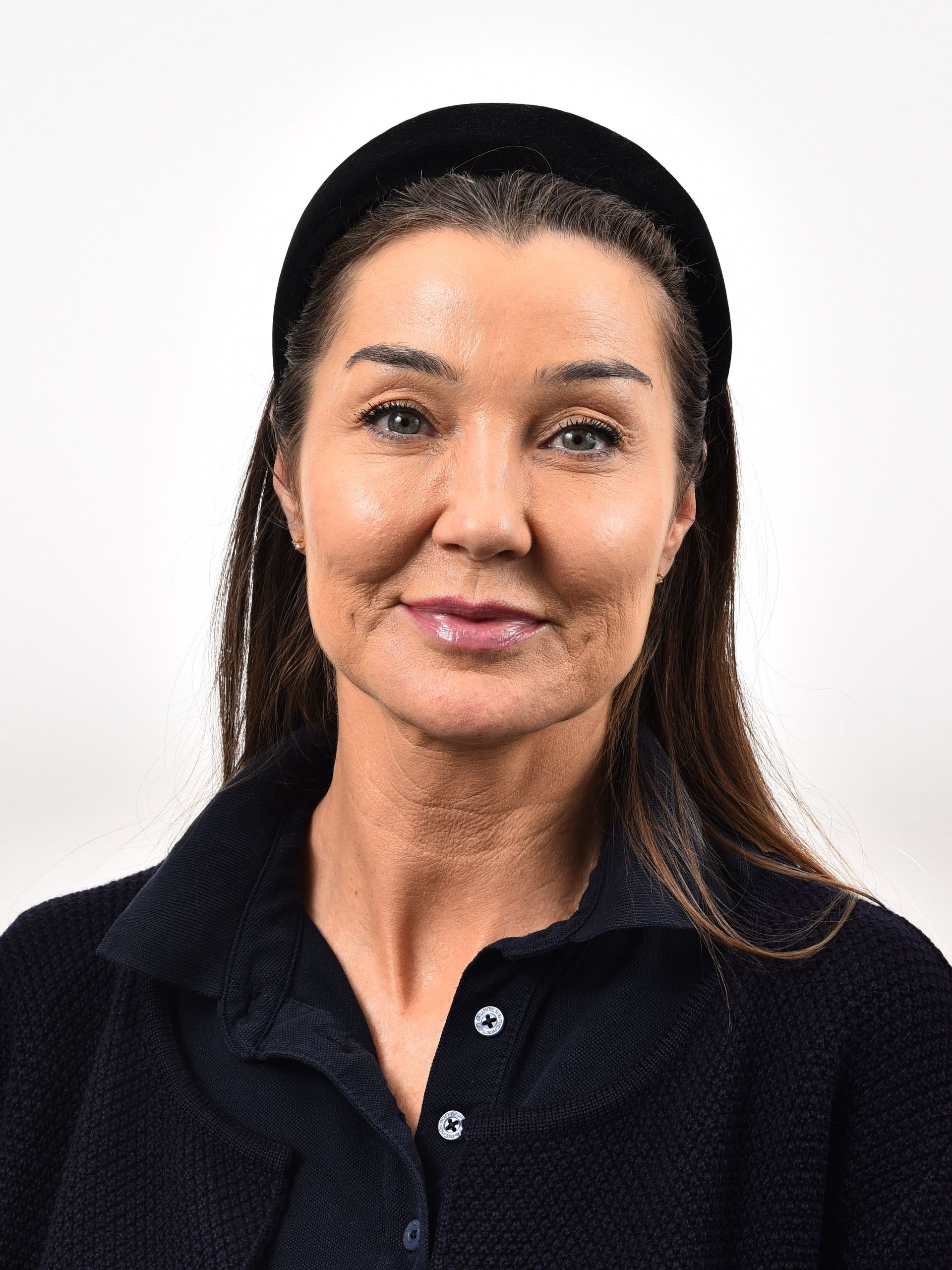 Portræt af en fokuseret og professionel specialist.