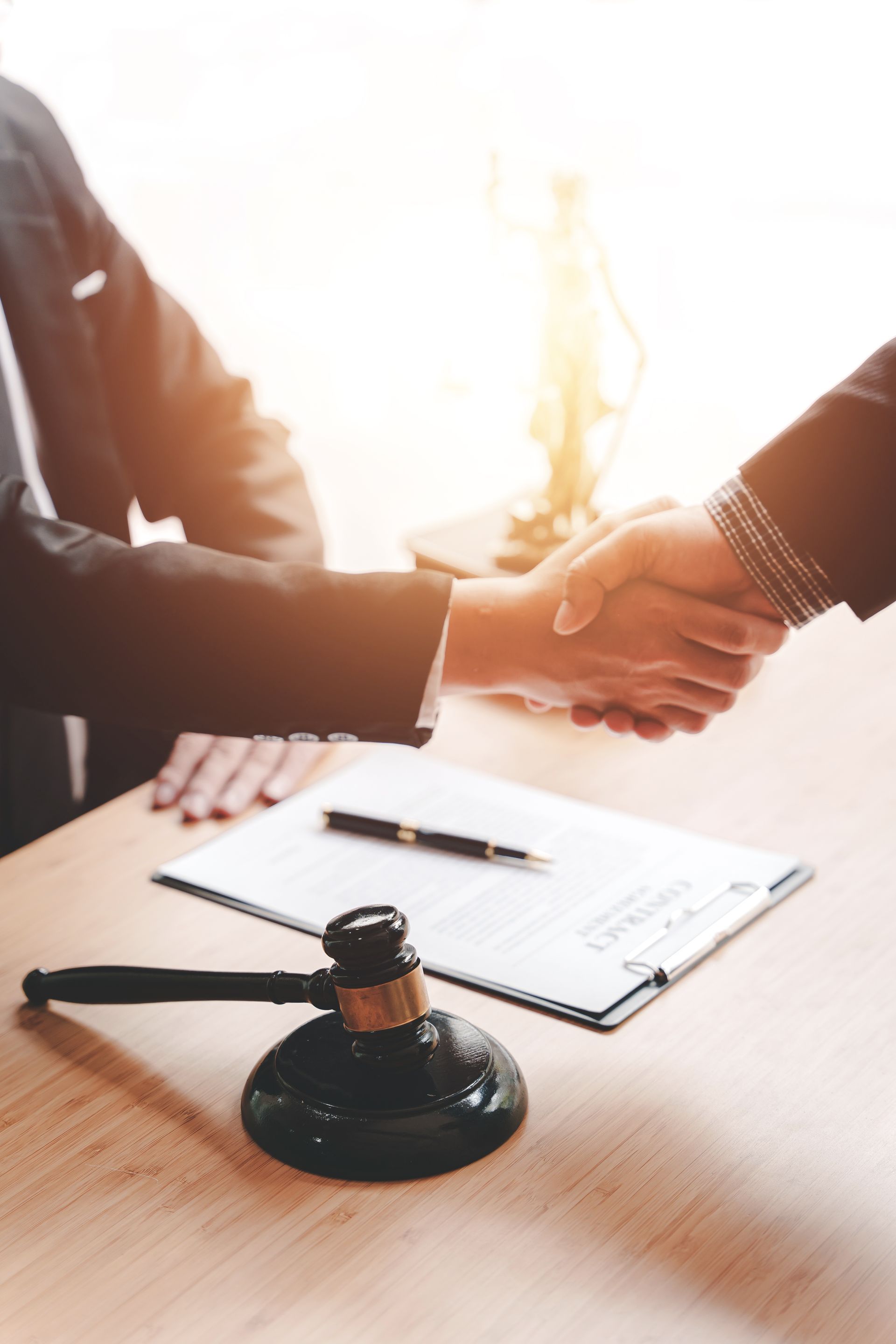 Portrait of a lawyer in a lawyer's office Providing advice and advising on litigation consulting concept.