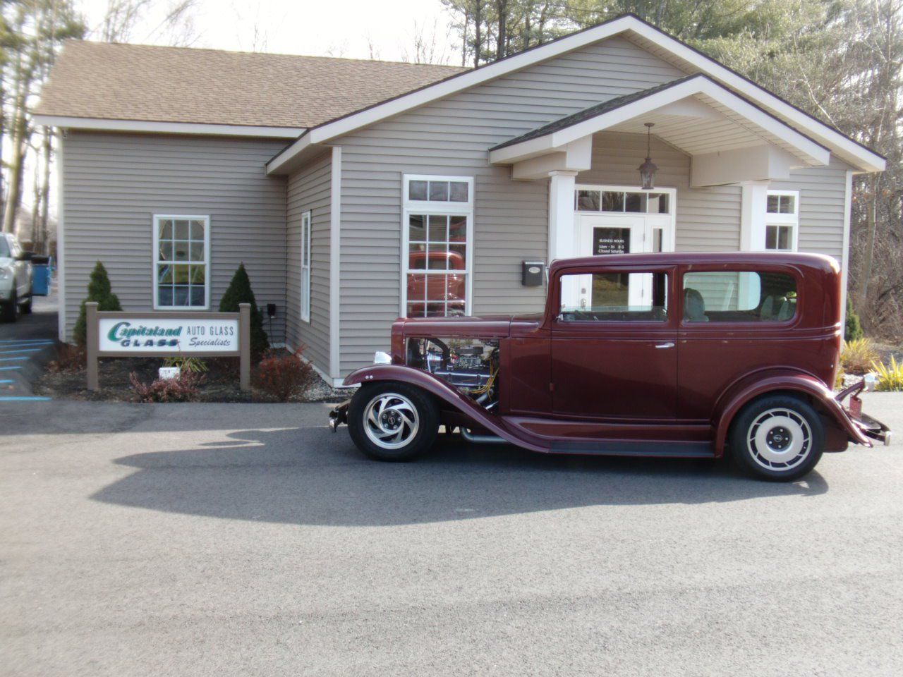 Vintage car ━ Albany, NY ━ Capitalland Glass