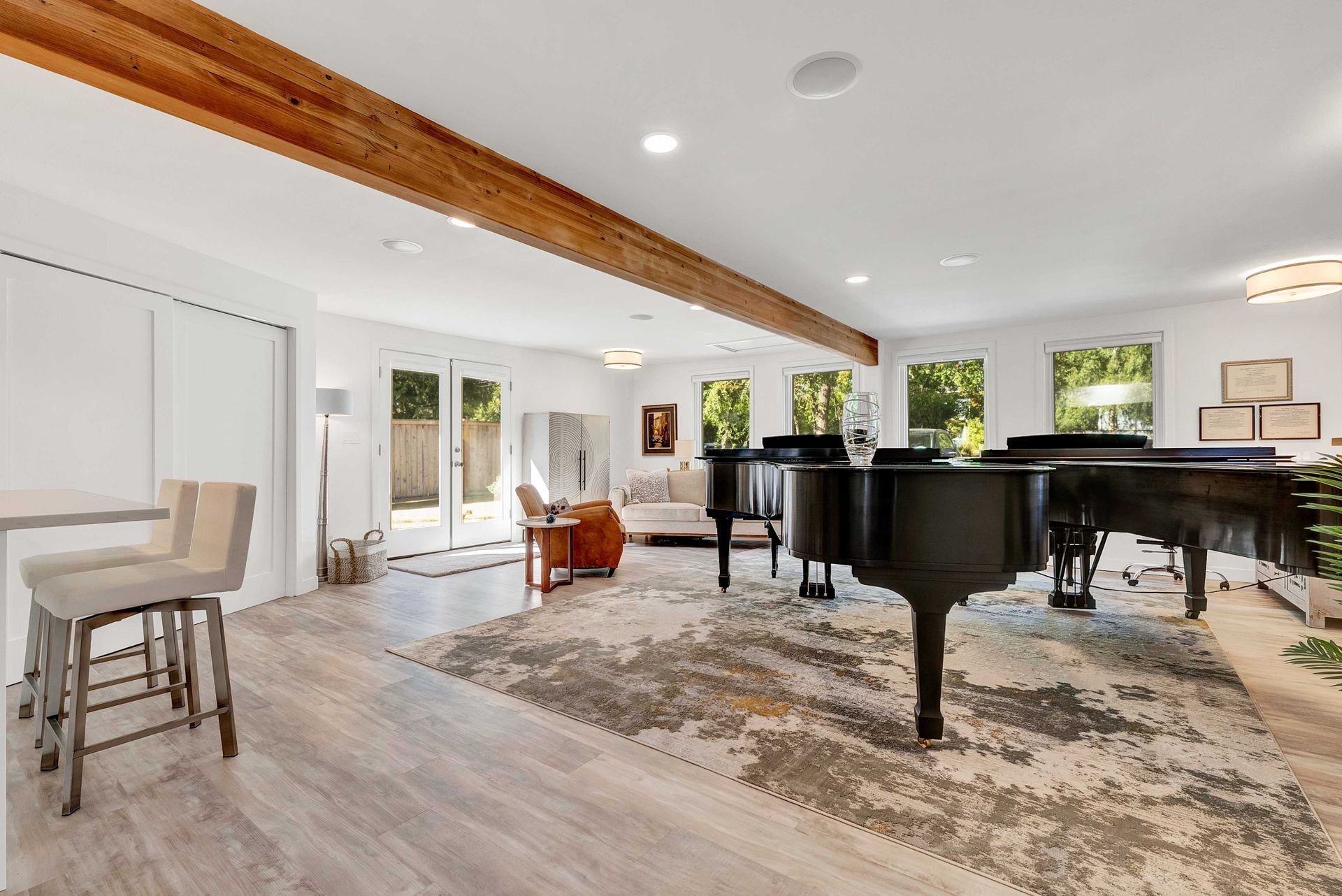 There is a piano in the middle of the living room.