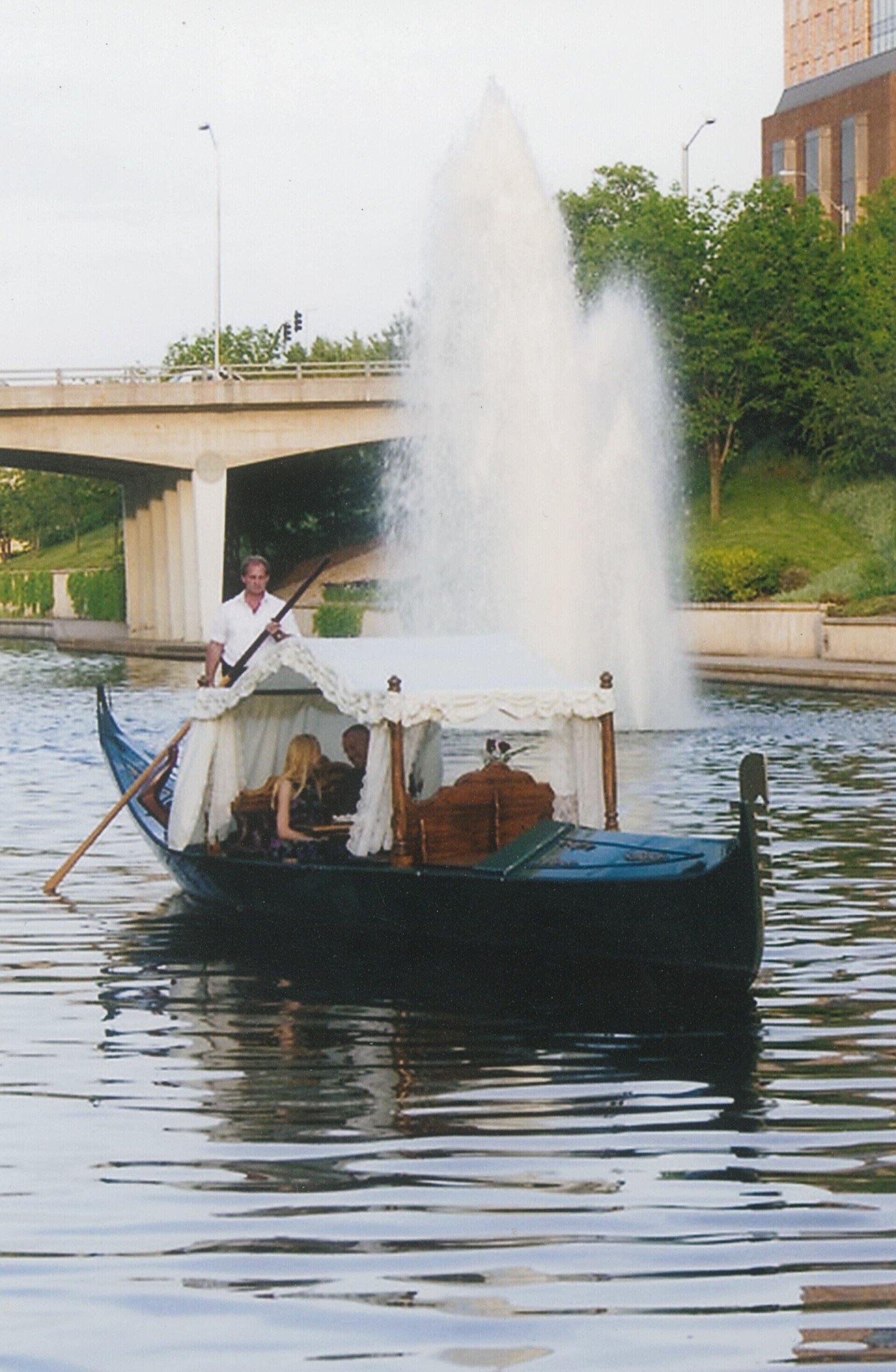 Gondola Rides Kansas City, MO Ambiance on the Water