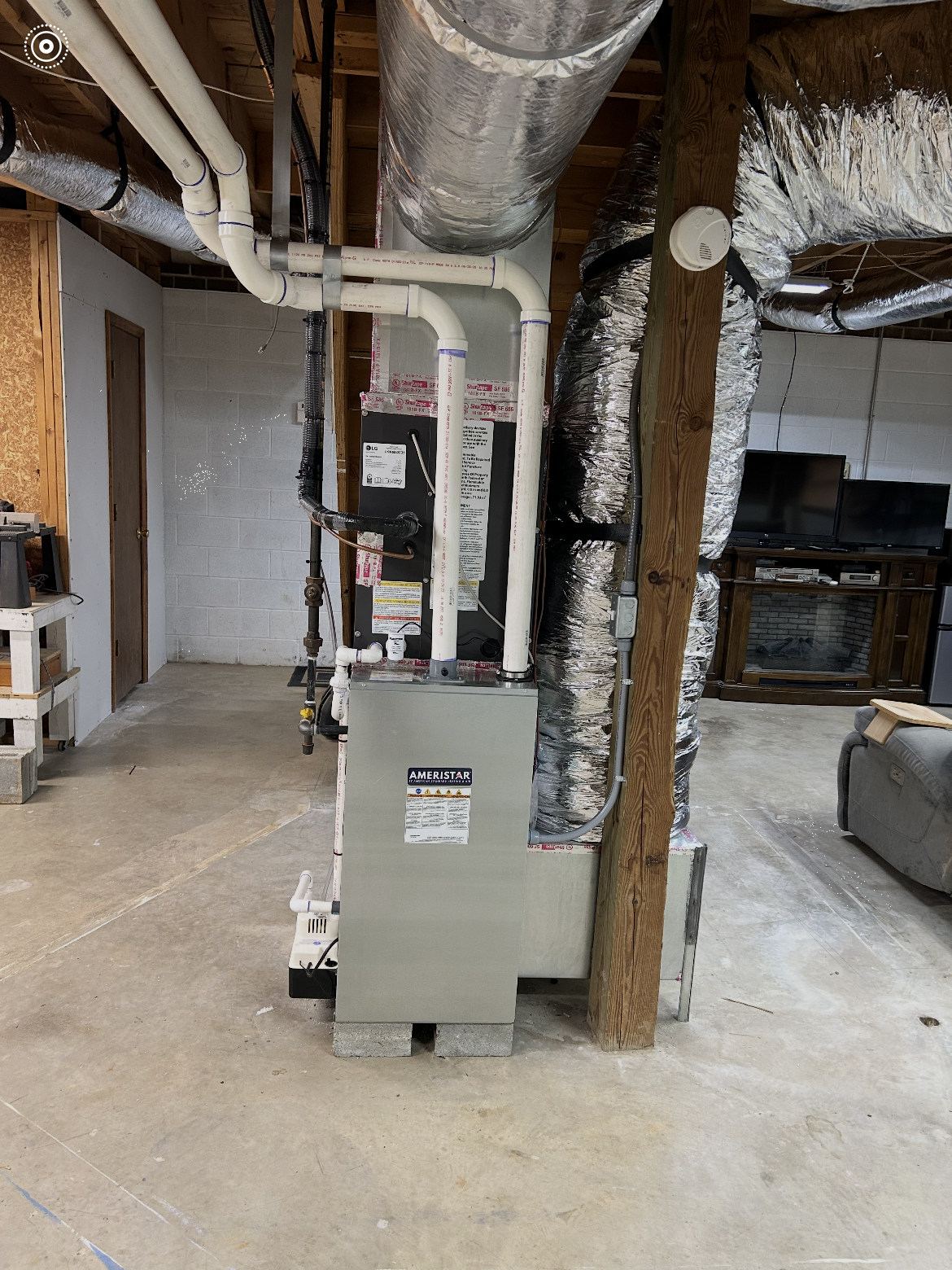 HVAC service technician connecting a digital manifold gauge to check refrigerant sub-cooling in Libe