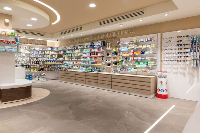 insegna al neon di una farmacia