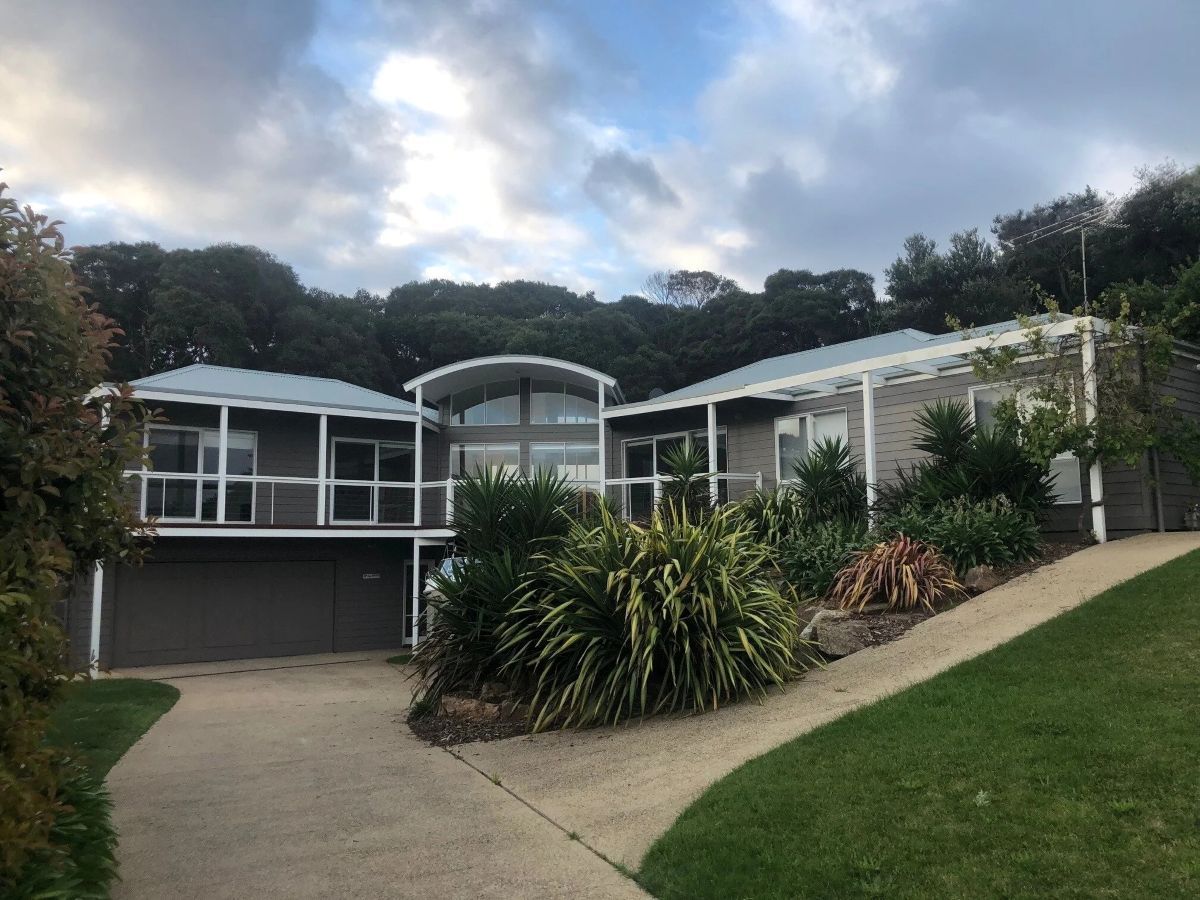 Modern House with A Gray Exterior, a Driveway — On The Rise Builders in North Arm, QLD