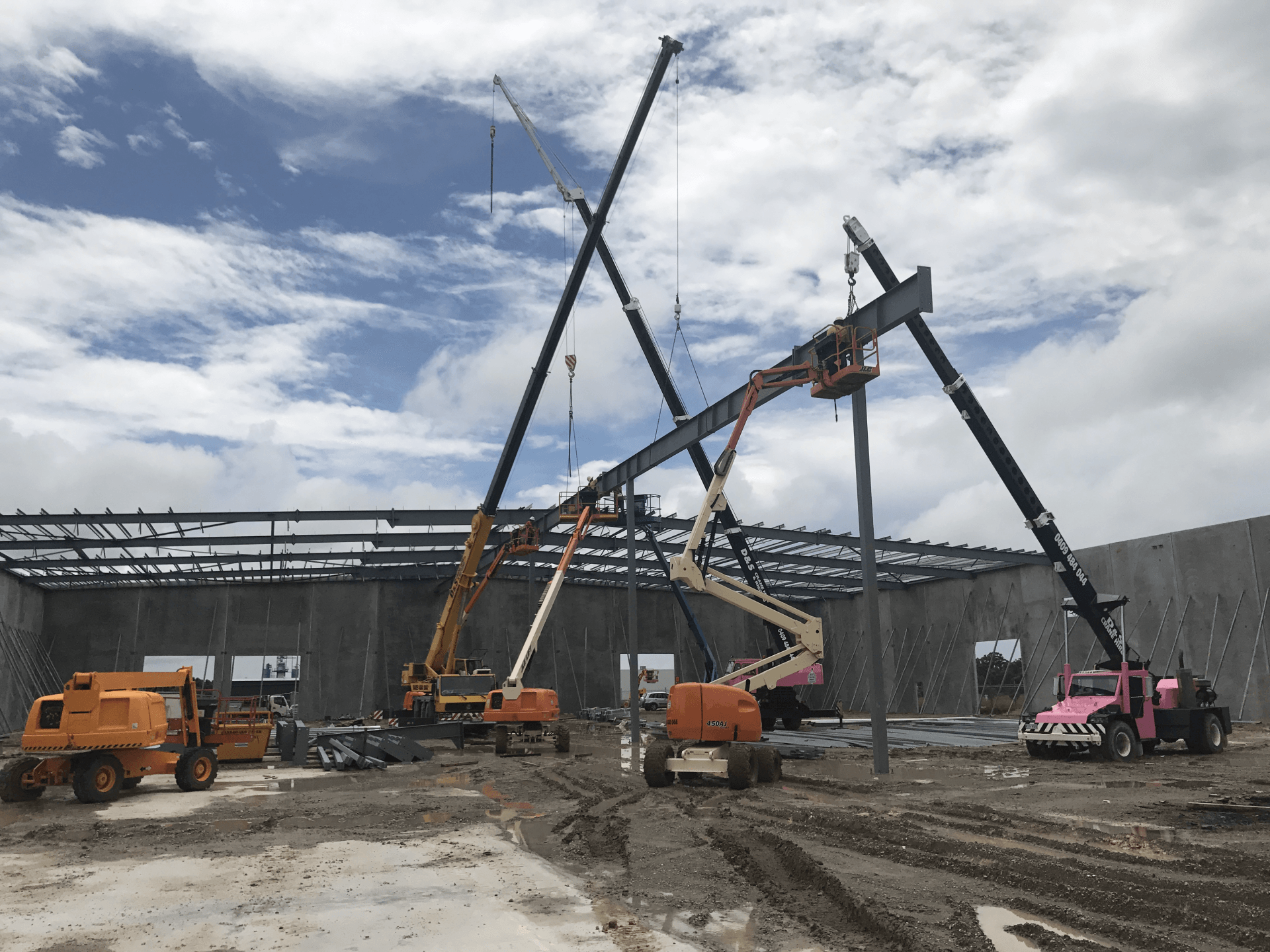 Vehicle Mounted Lift — D & S Crane Hire & Rigging In Kunda Park, QLD