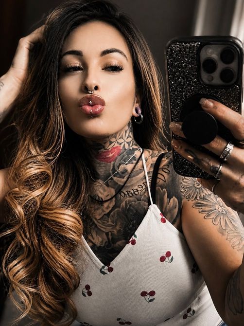 Nikkole Abila, Tattoos, female barber, barber,  16 years of experience, experience, stay fresh, stay confident, stay faded