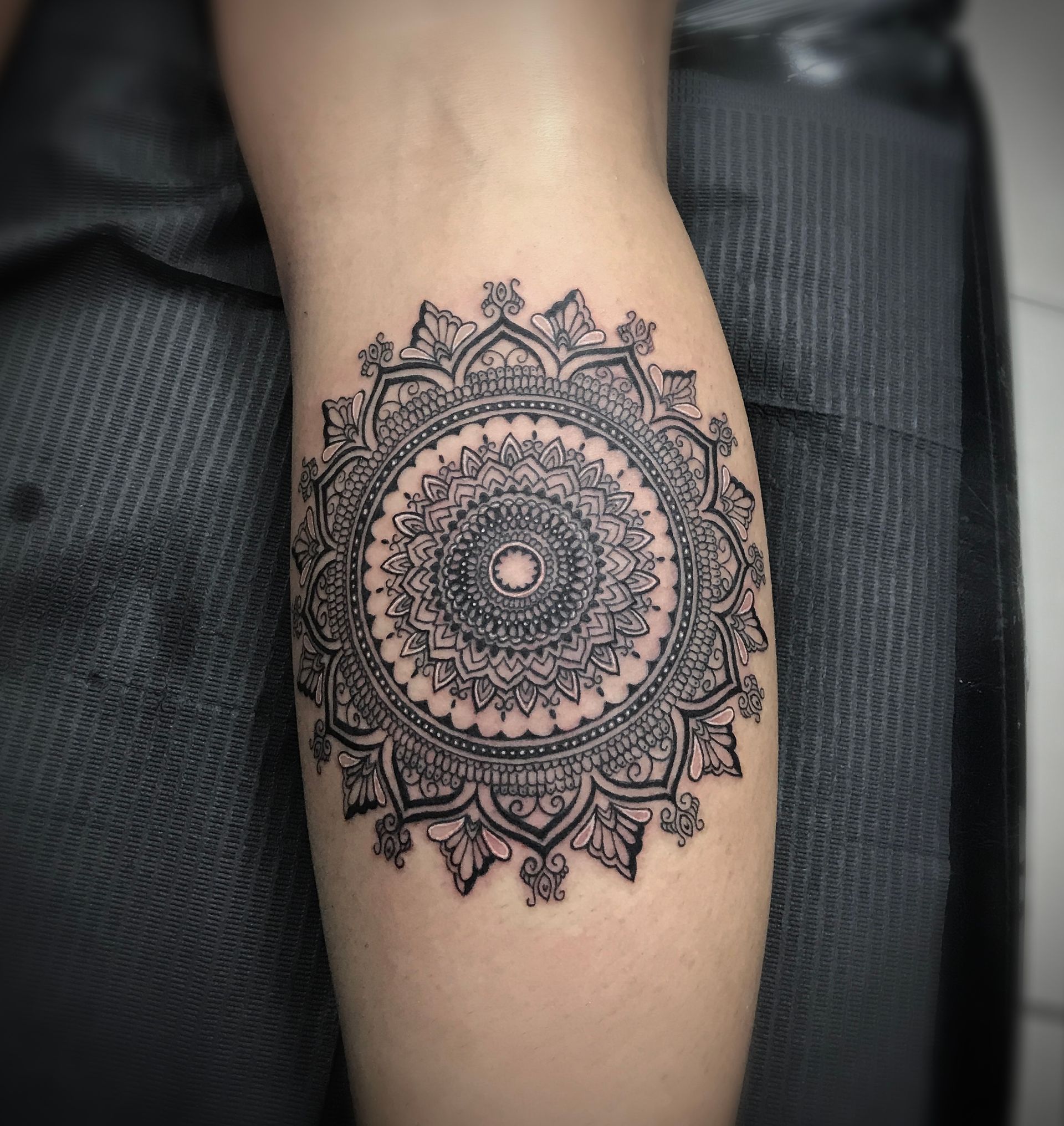 Mandala tattoo @luisd_art | Black craft tattoos
