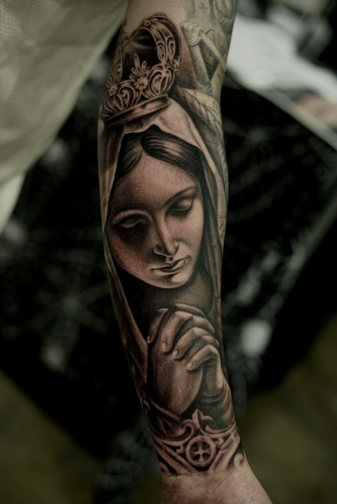Black and grey realism virgin mary tattoo by @luisd_art | Black Craft tattoo