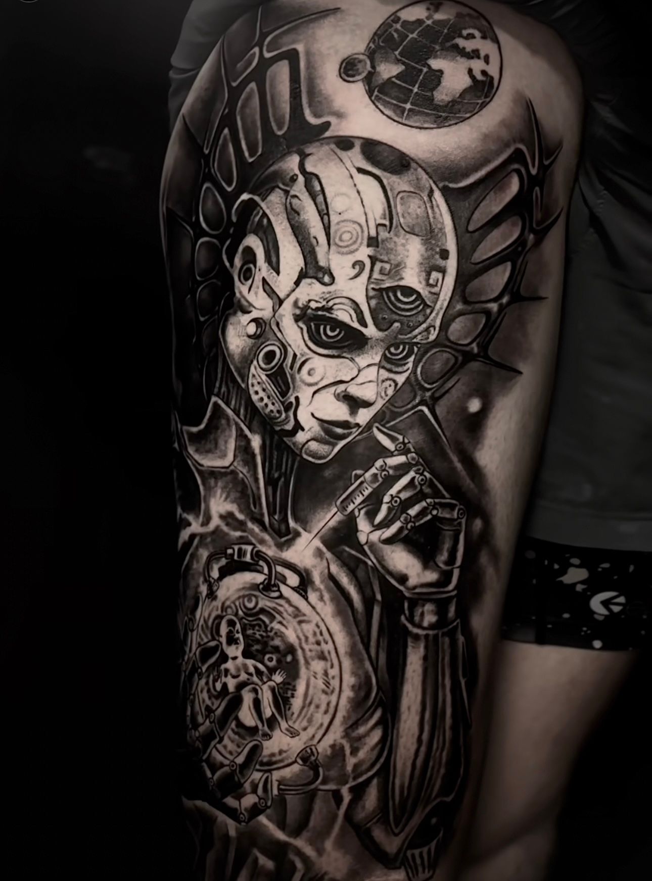 Black and white cyborg tattoo on thigh.
All Star Tattoo convention in Miami Fl.