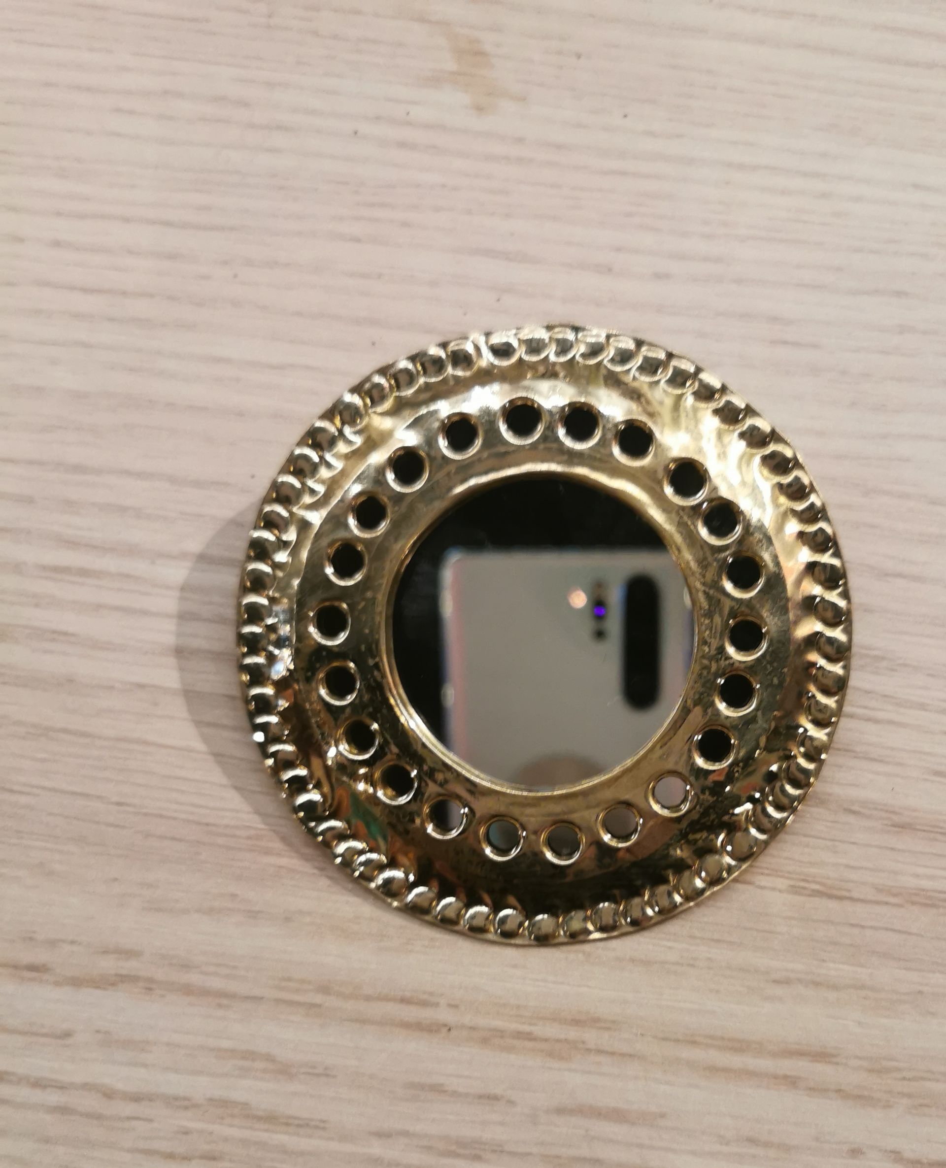 Messing spiegeltje rond