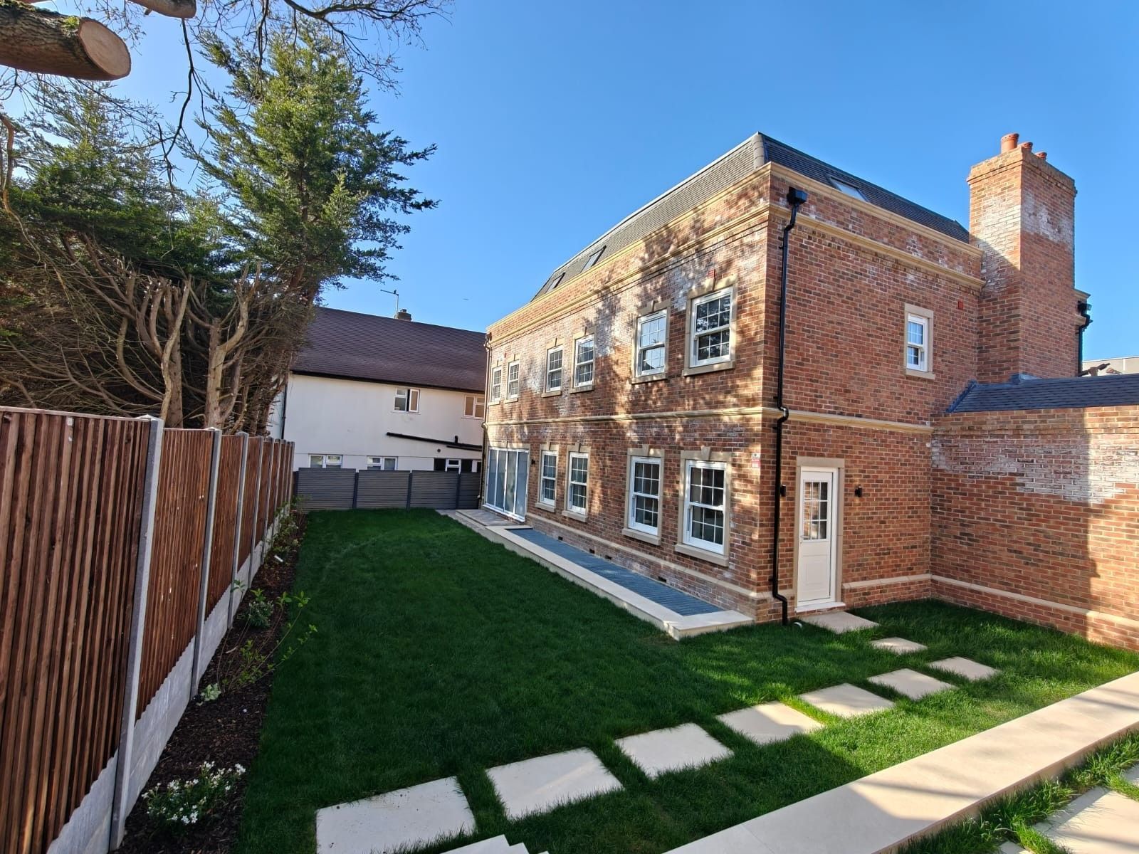 Completed residential landscaping and driveway works by i2i Contractors