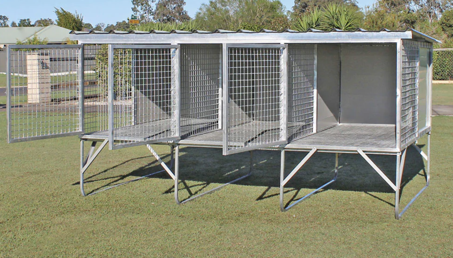 Raised Dog Kennel - 3 Bay