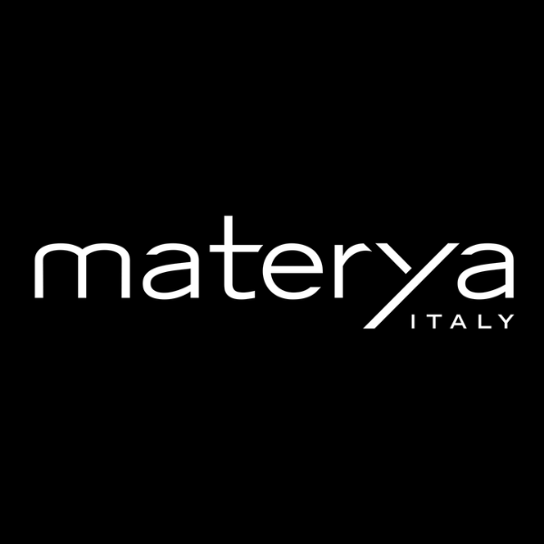 Il logo di materya italy è bianco su sfondo nero.