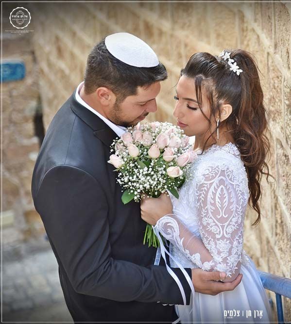 שמלת כלה צנועה דגם הודיה