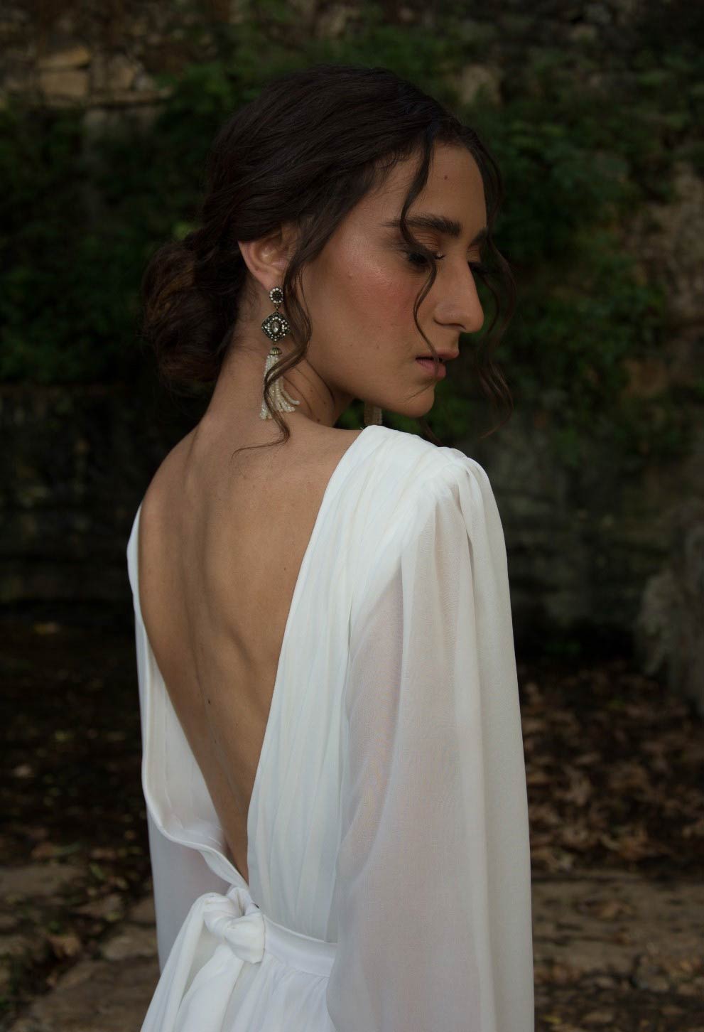 שמלת כלה פשוטה מבד חלק