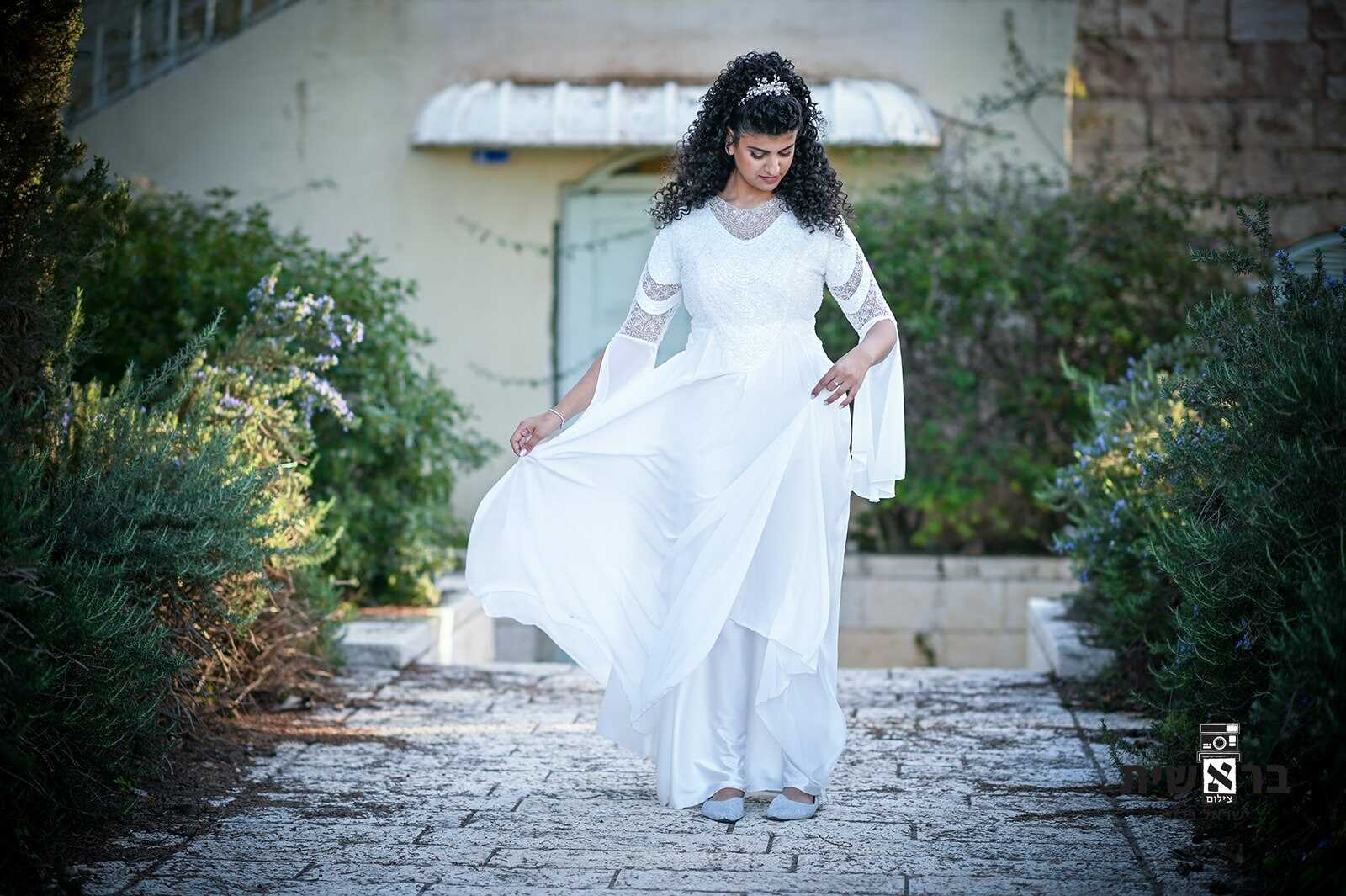 שמלת כלה עם שיפון ושרוולים מיוחד