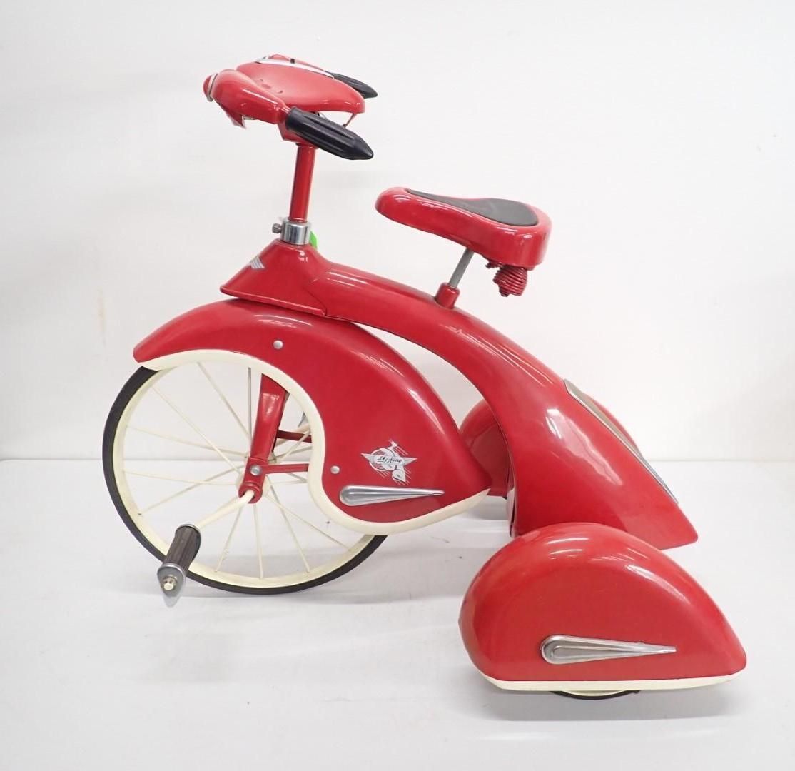 Red and white vintage-style tricycle with streamlined design and star emblem.