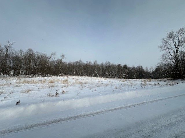 Vermont land lot with open clearing and wooded edges
