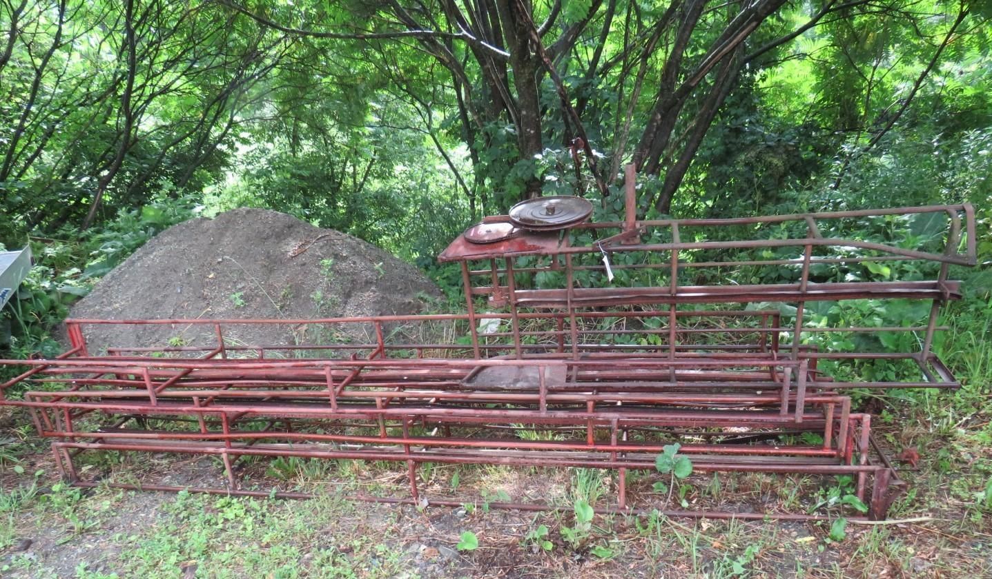Metal cattle panels.