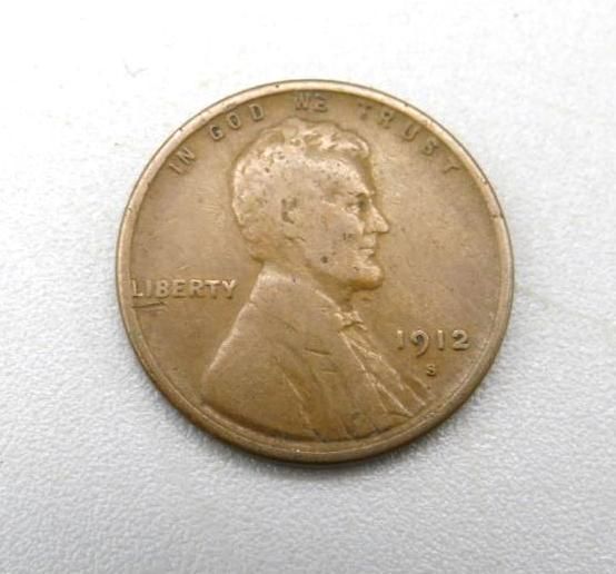 1912 Lincoln penny, copper-colored, with a profile portrait of Abraham Lincoln.