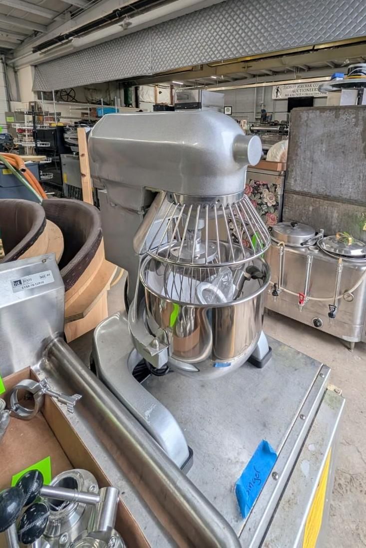Industrial stand mixer