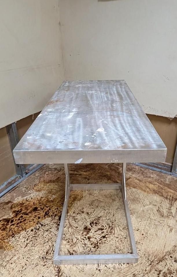 Metal table