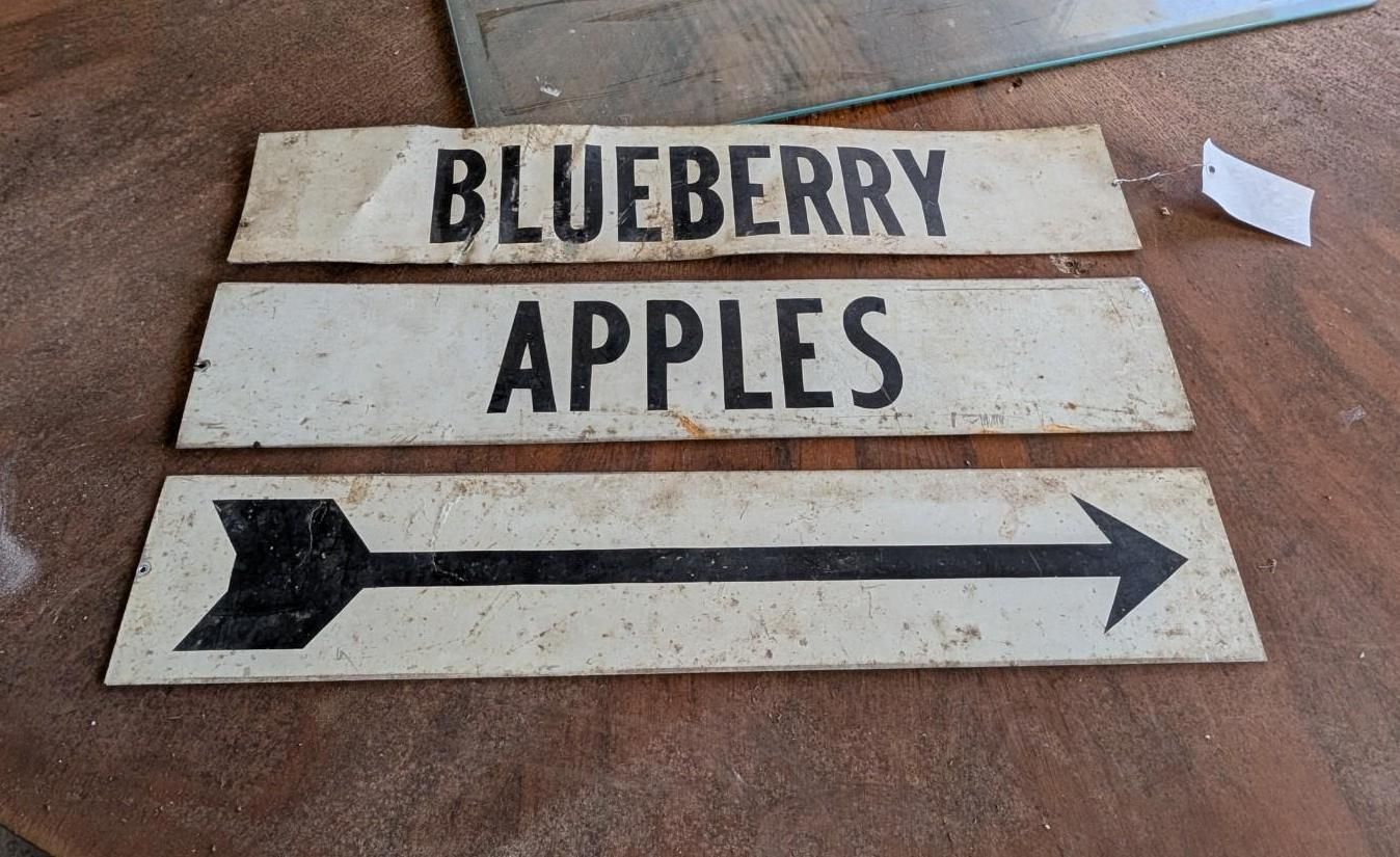 Wooden signs labeled BLUEBERRY and APPLES with a black arrow pointing right