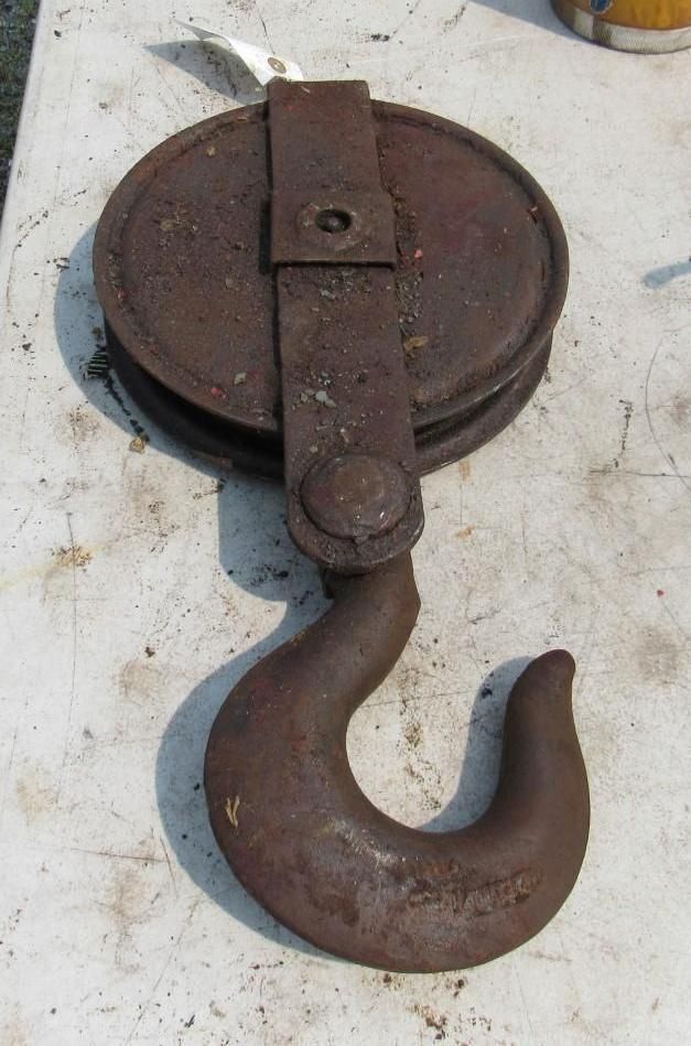 Metal pulley with a large hook.