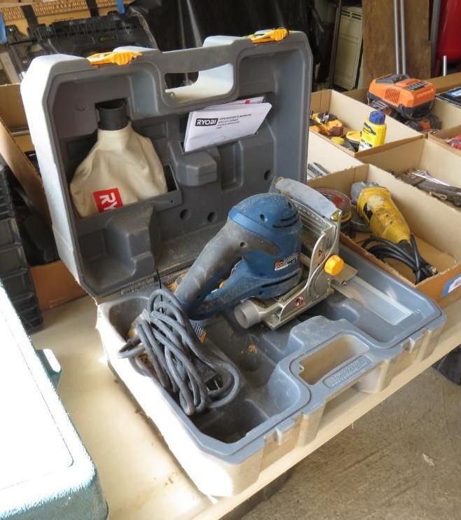 Blue sander in a case with accessories.