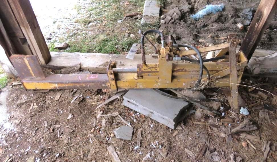 Yellow log splitter.