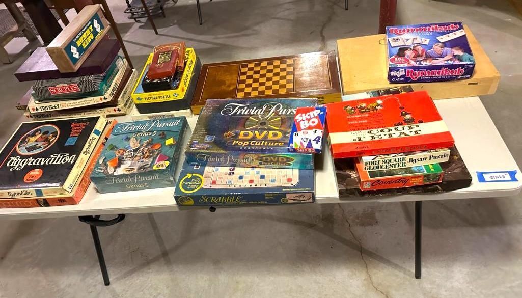 Table displaying assorted board games, including chess and dominoes.