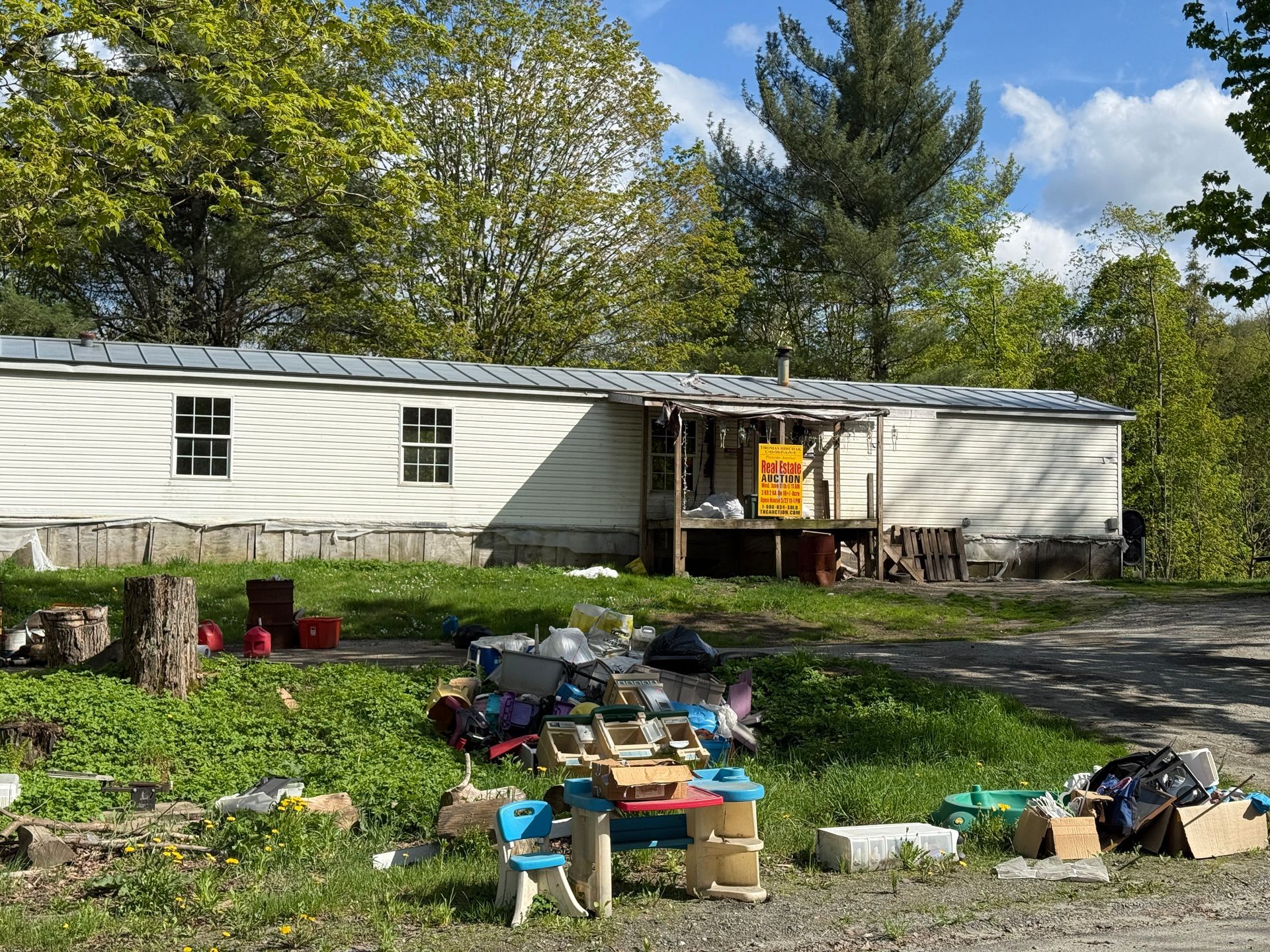 Mobile home with yard.