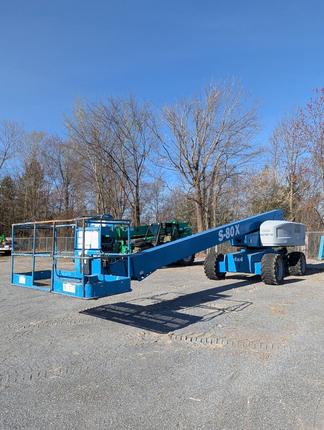 Blue boom lift