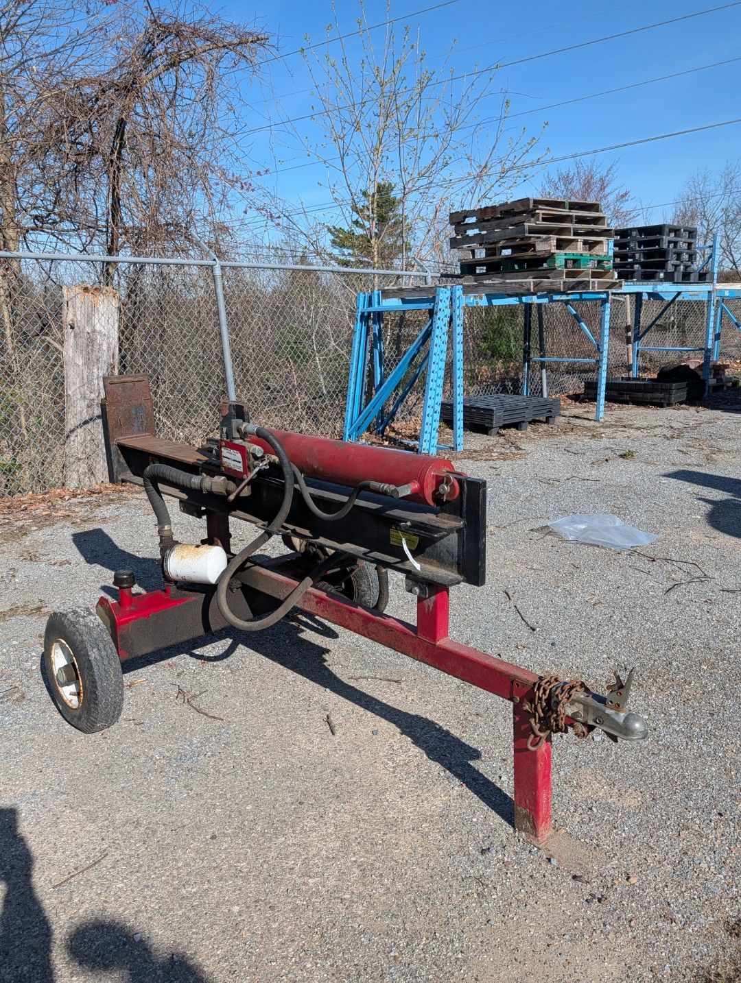Red log splitter