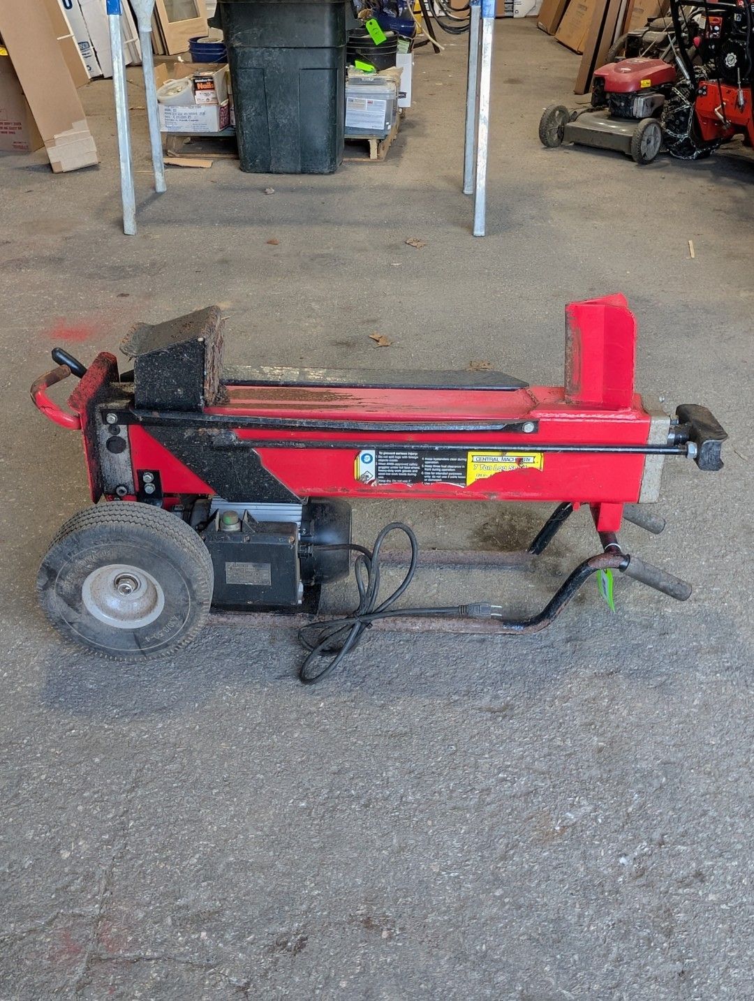Red log splitter