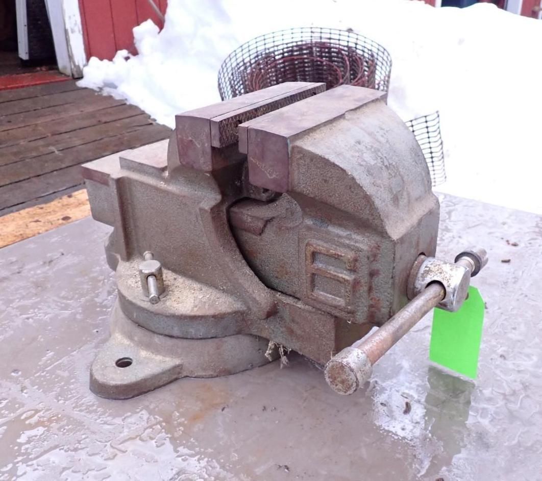 Metal bench vise
