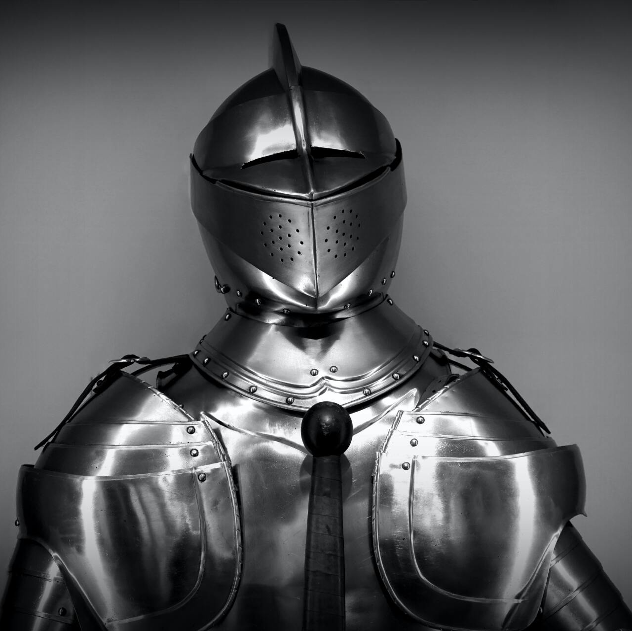 Knight's polished steel armor; close-up of the upper body, showing helmet, gorget, and breastplate.