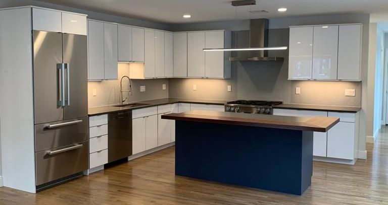 Kitchen by Buloke Construction Group Inc.
