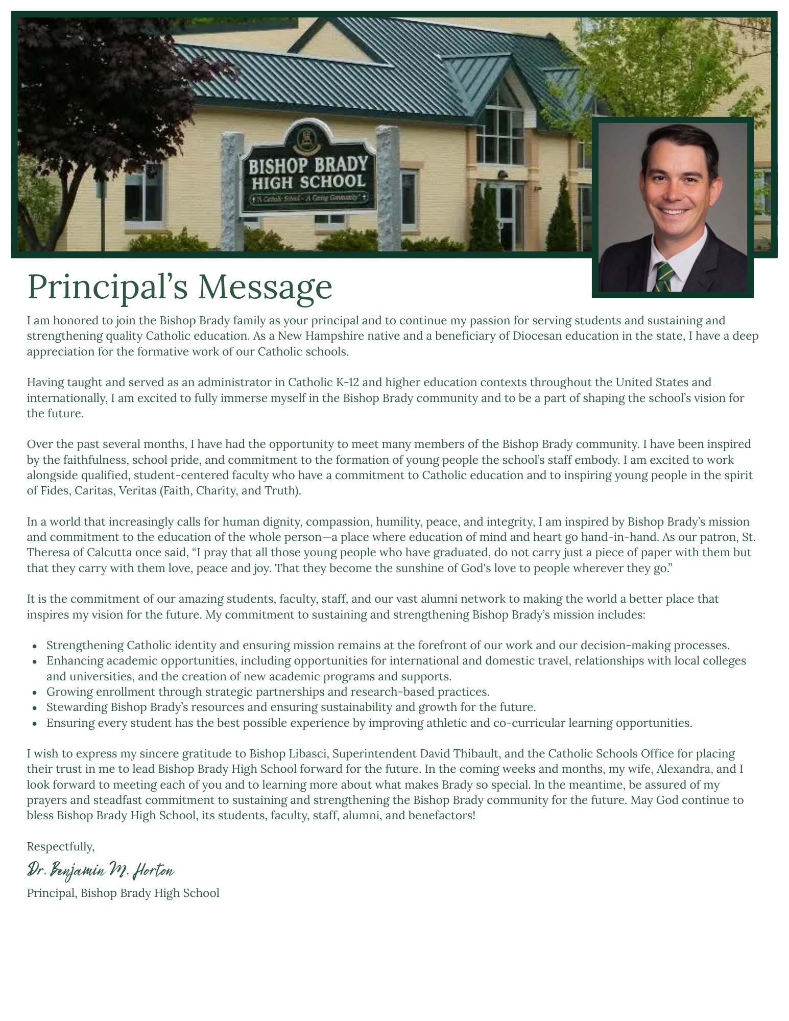 Image of principal message with welcome message and image of school principal 